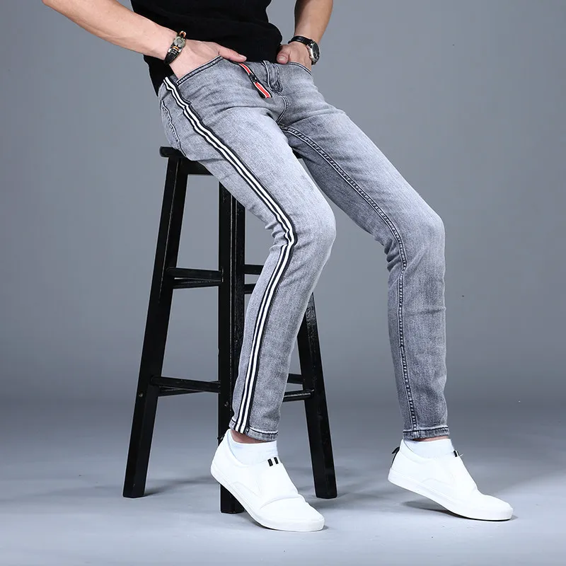 2024 Nieuwe High-End Gestreepte Jeans Herenmode Koreaanse Stijl Modieuze Stretch Zacht Slim Fit Skinny Casual Veelzijdige Broek