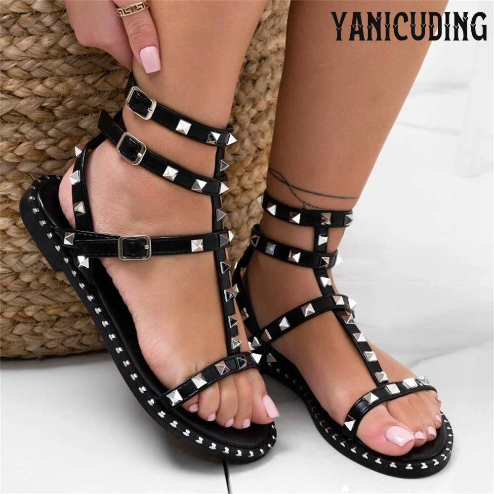

Сандалии на плоской подошве с золотыми шипами и пряжкой на плоской подошве, классические стильные сандалии-гладиаторы из кожи, дизайнерские стильные сандалии по индивидуальному заказу, разноцветные для женщин