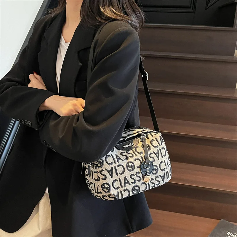 

2025 New Women's Bag Summer Messenger Bag Fanny Pack Armpit Bag Small Bag Breast Bag Canvas Bag Bags