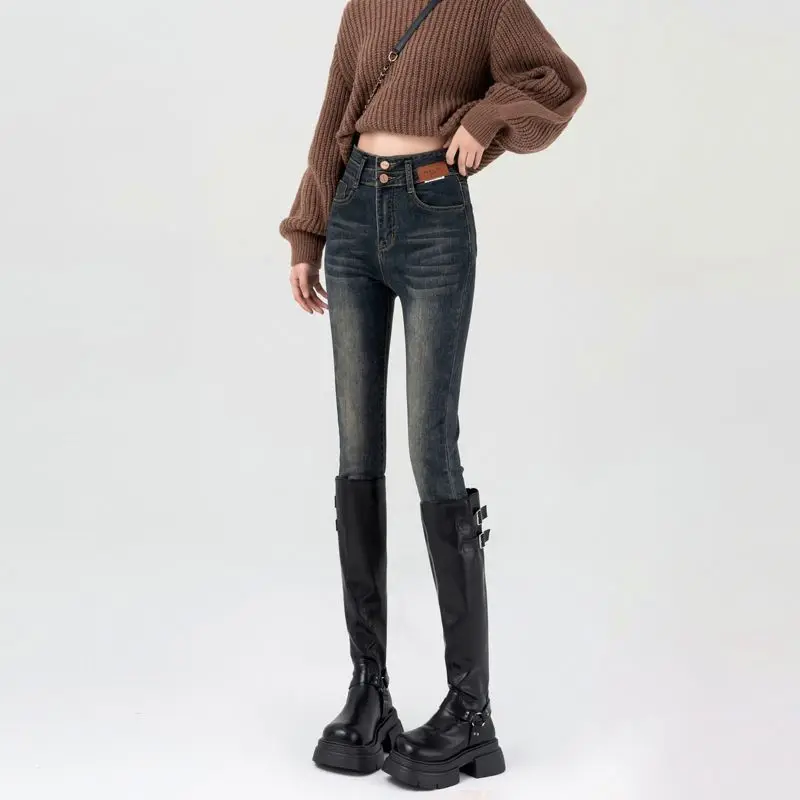 

Женские джинсы с высокой талией и узкими штанинами, новинка осени-зимы 2026, эластичные, облегающие, тонкие, универсальные брюки-карандаш с флисом и утолщением
