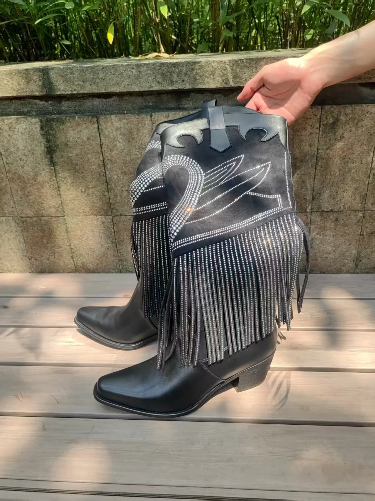 Le più nuove donne stivali da cowgirl occidentali in pelle nera cucito ricamo frange punta a punta tacco grosso stivali vintage con nappa di cristallo