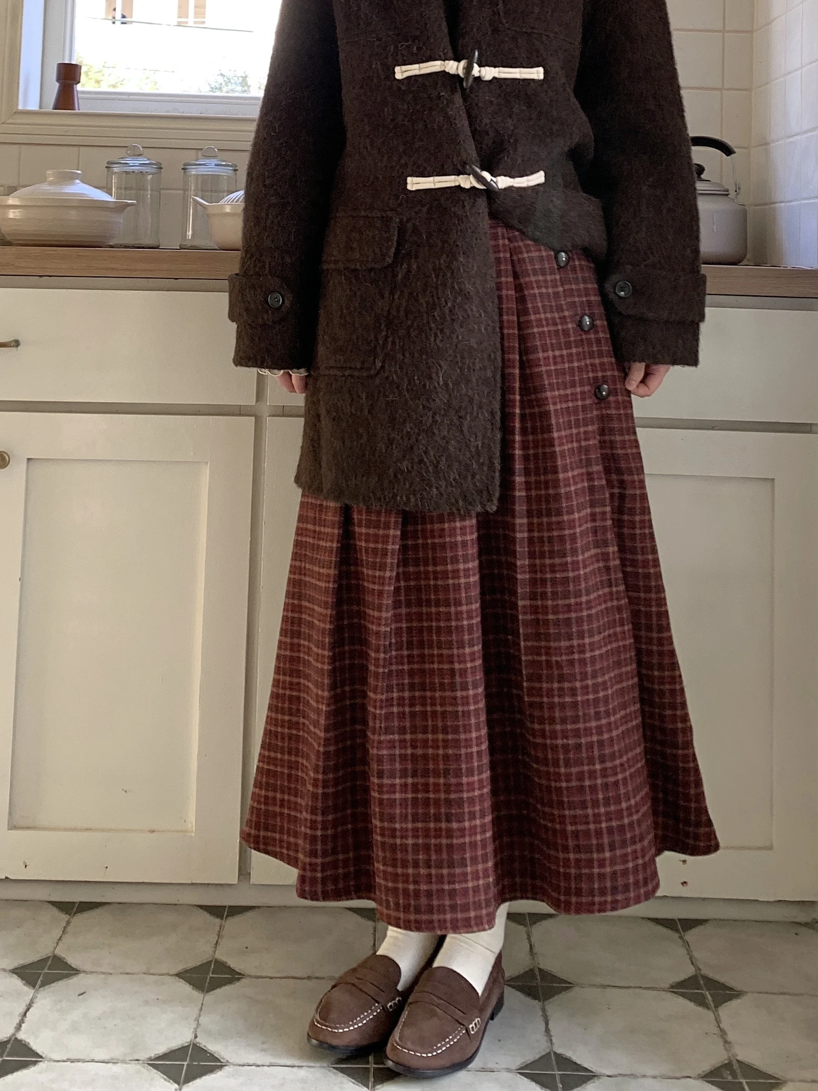 

Japanese Sle Thiened Wool Plaid Skirt High Waist A-Line Midi Skirt with Button Closure Ladies Casual Winter Skirts