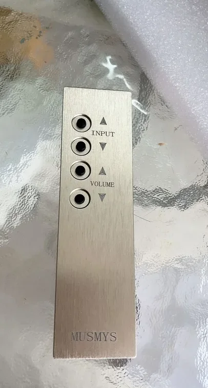 يشير الجديد إلى Accuphase C-2860 Plus المضخم المسبق المتوازن بالكامل مع جهاز التحكم عن بعد من الألومنيوم