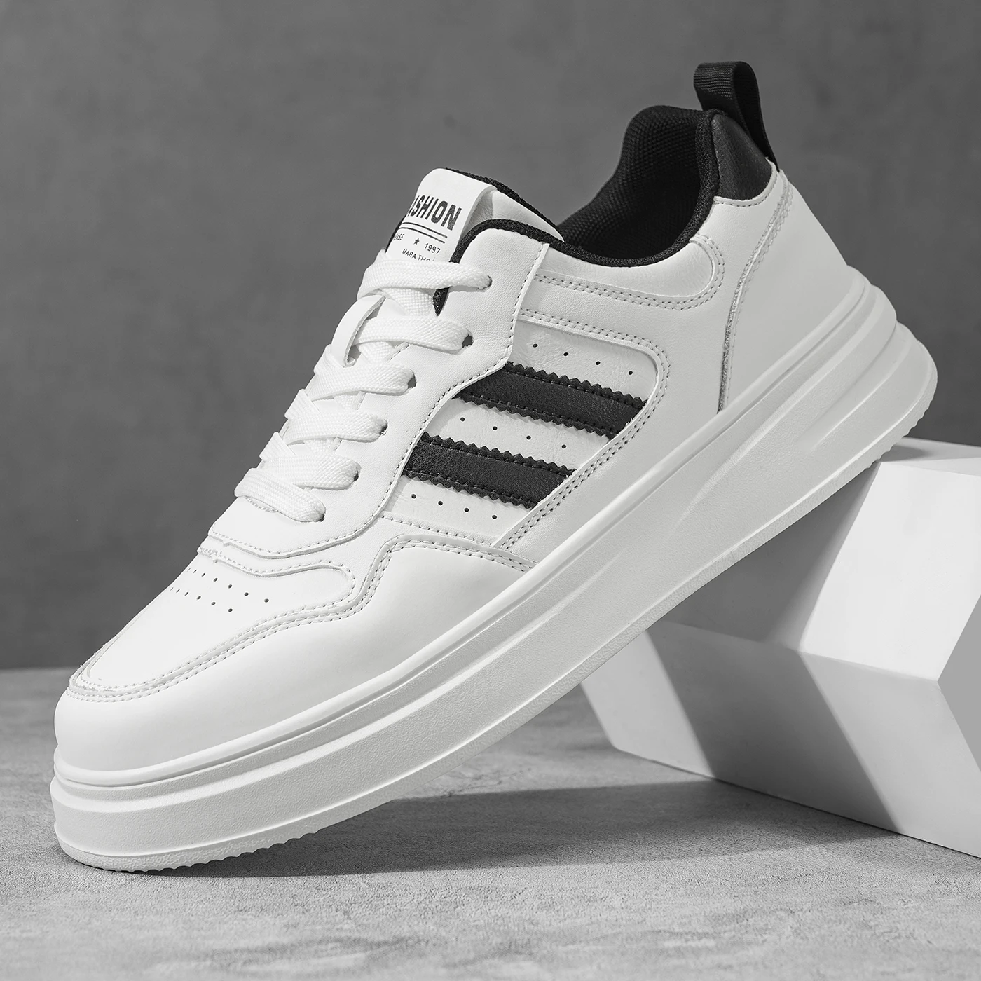 

Fall Men's Sneakers, New Style Breathable and Versatile Casual Sports Shoes, Anti-slip and Durable Student Sports Sneakers