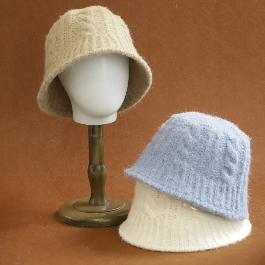 Flauschiger Zopfmuster-Bucket-Hut für Damen, weicher, strukturierter Strick-Cloche-Hut, warmer Hut in neutralen Farbtönen, Winter-Fischerhut, gemütliche, ästhetische Outfits
