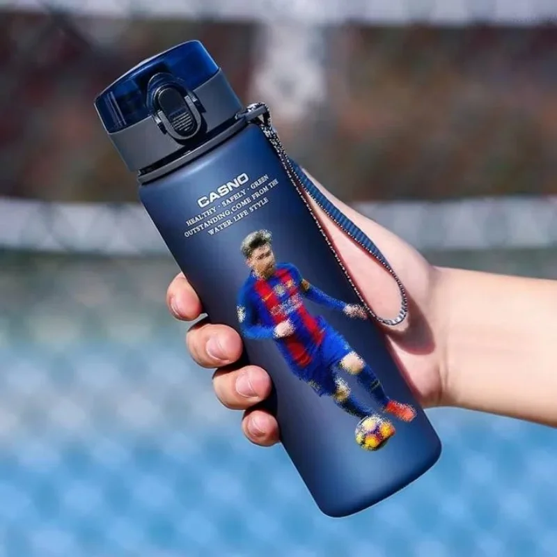 

Stars Portable Outdoor Sports Water Bottle Messi Neymar Ronaldo Football 560ML Large Capacity Football Clamshell Water Cup Gifts