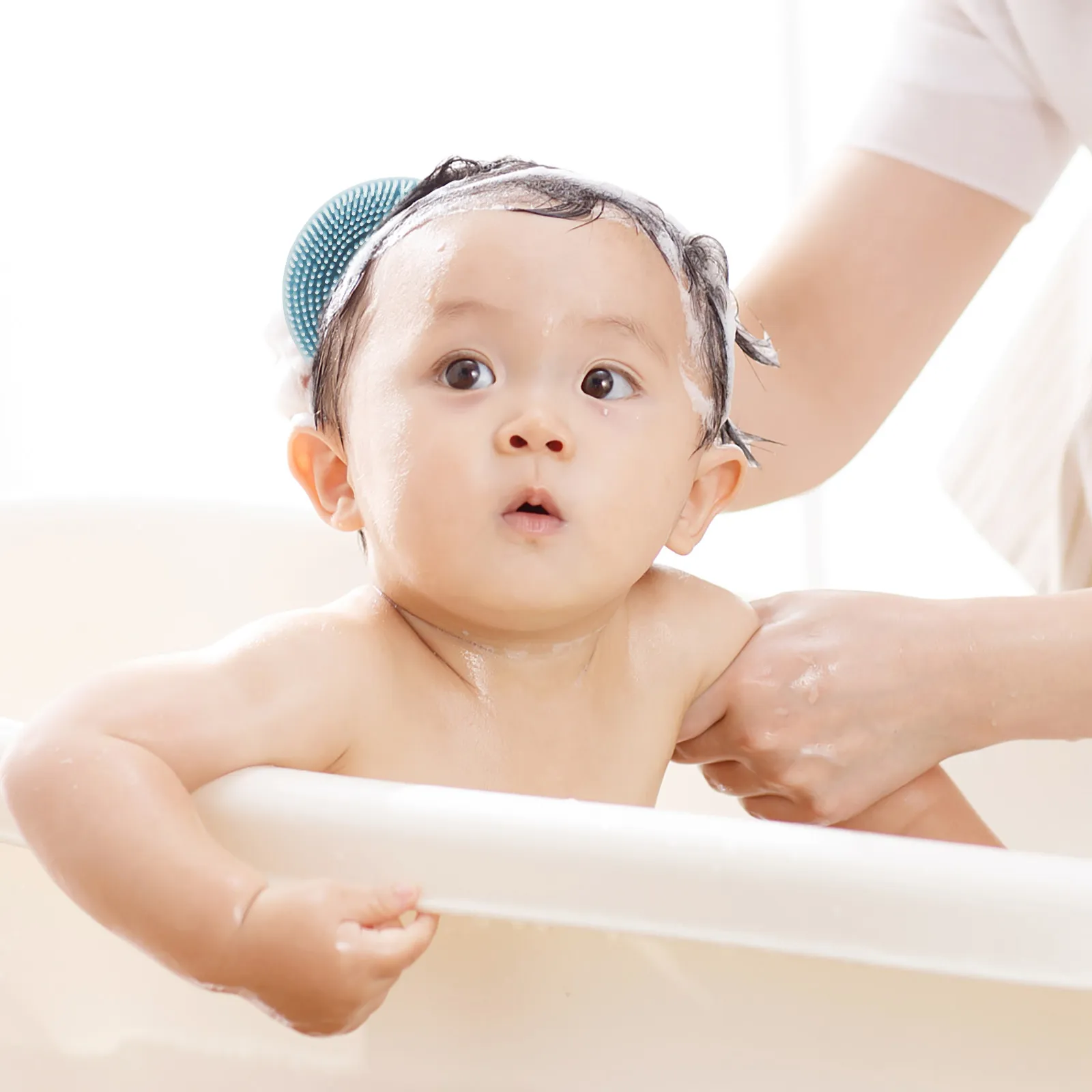 

Силиконовая щетка для душа, массажер для кожи головы, гибкая мягкая силиконовая щетка-скраб для тела, отшелушивающая щетка для мытья кожи головы и тела.