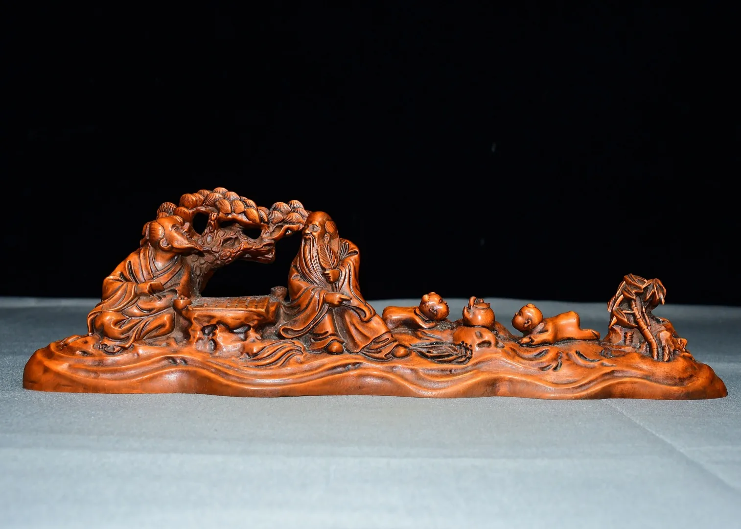 Old Boxwood hermit The elderly play chess play chess Childhood Fun Ruyi pen holder Study Amass wealth Ornaments