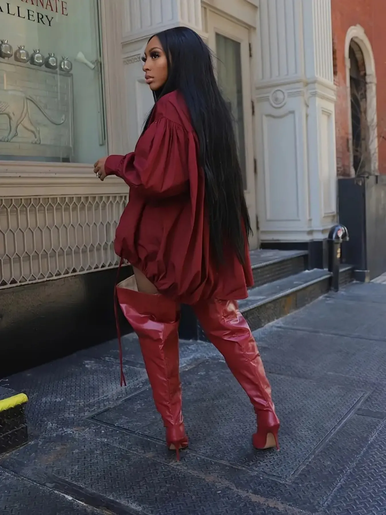 فستان نسائي بأكمام طويلة ورقبة عالية كاجوال ضيق ومثير للحفلات الليلية فستان قصير مطوي