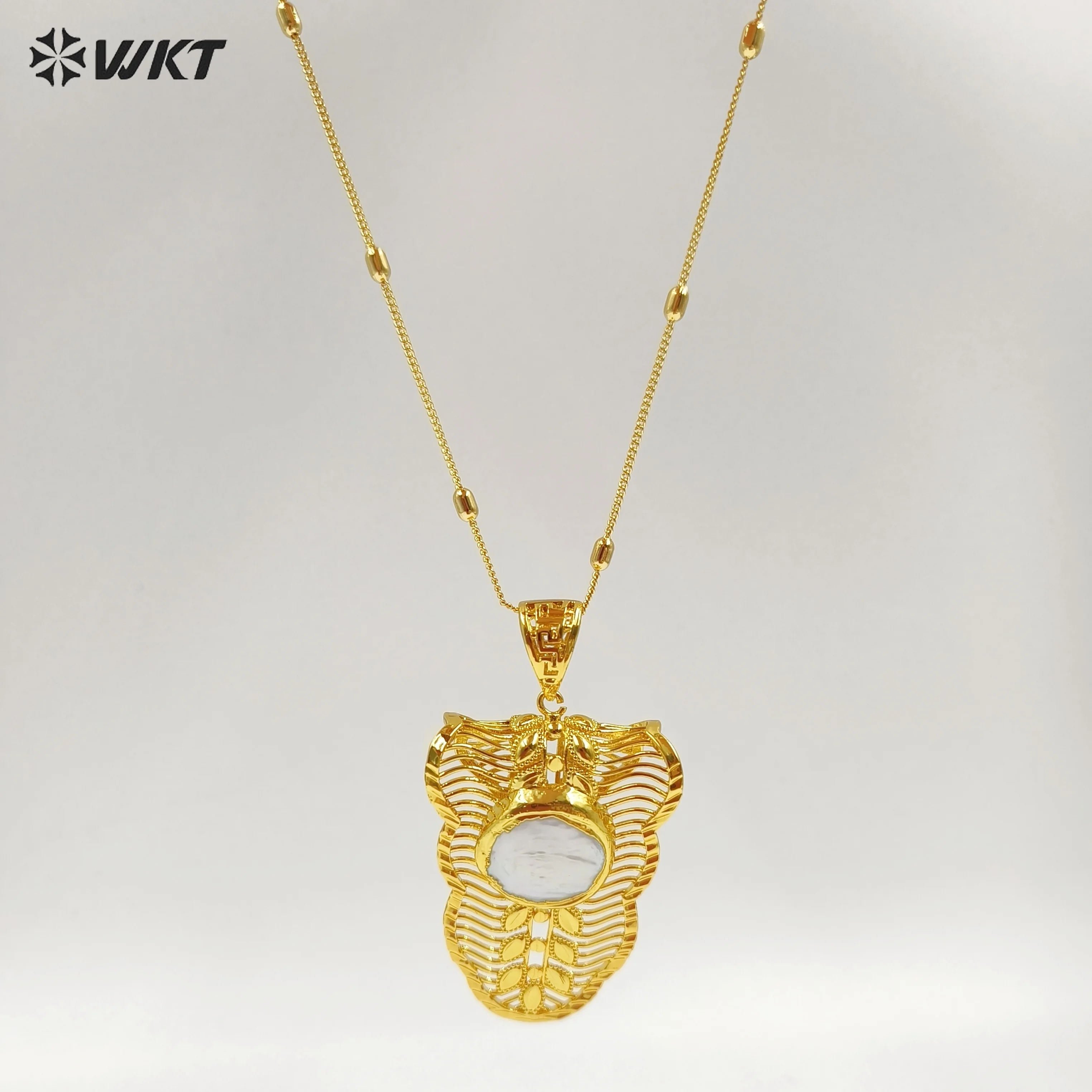 

WT-JN329 Exquisite And Elegant Hollow Leaft Shape With Freshwater Pearl Paved Brass Pendant Thin Necklace