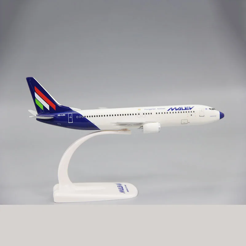 2025 Nuovo Scala 1:200 B737-800 Malev MALEV Compagnia Aerea ABS Plastica Modello di Aereo Giocattoli Aereo Aereo Giocattolo Assemblaggio Collezione Display