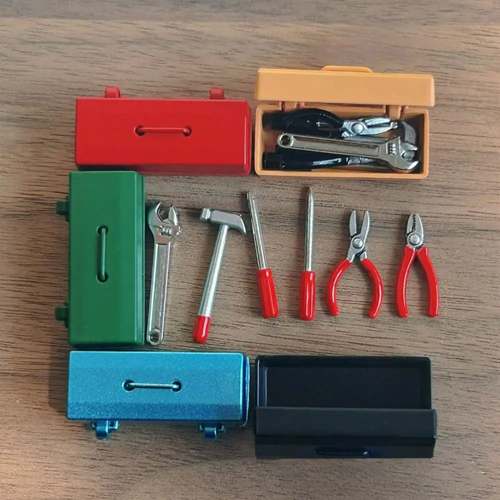 

Набор инструментов для кукольного домика в масштабе 1:12 с ящиком для хранения, красной ручкой, миниатюрный набор инструментов, отвертка, разноцветные мини-инструменты для ремонта