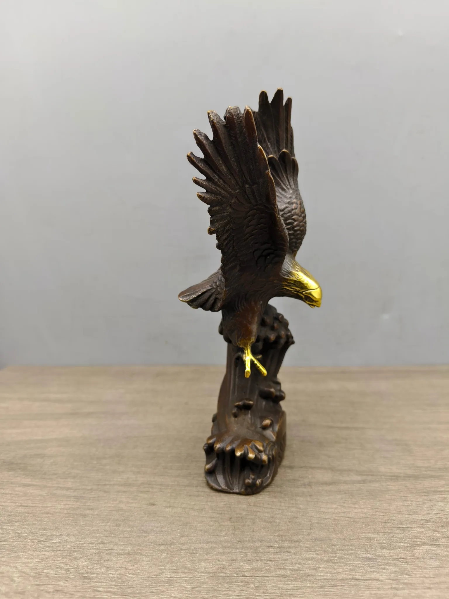 Retro bronze gilded Dapeng wings living room porch eagle decorative ornaments