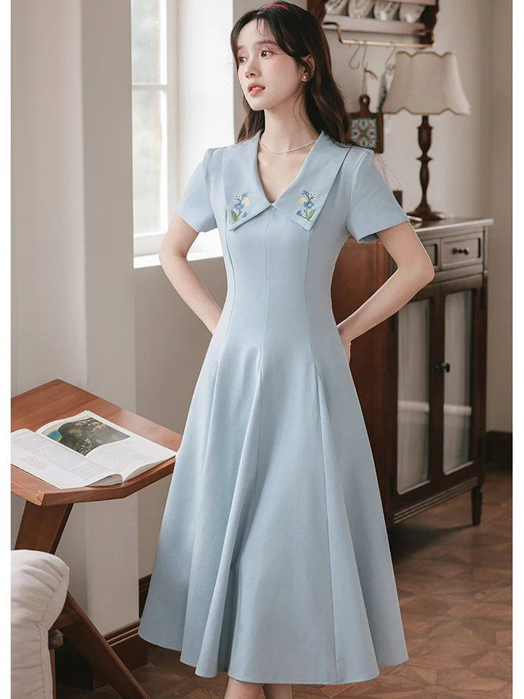 2025 Nieuwe Blauwe Chique Borduren Bloemen Pop Kraag Lange Jurk Vrouwen Elegant Office Lady Jurk Zomer Koreaanse Bodycon A-lijn Jurken