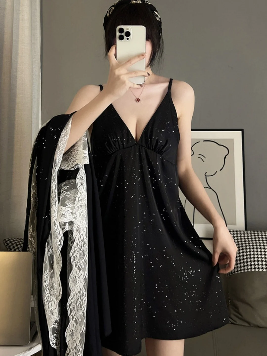

Sexy Comfortable No-Sleeve V-Neck Sequin Patchwork Short Skirt Sleepwear Strap Design plus Size 300 Pounds Home Leisure Wear