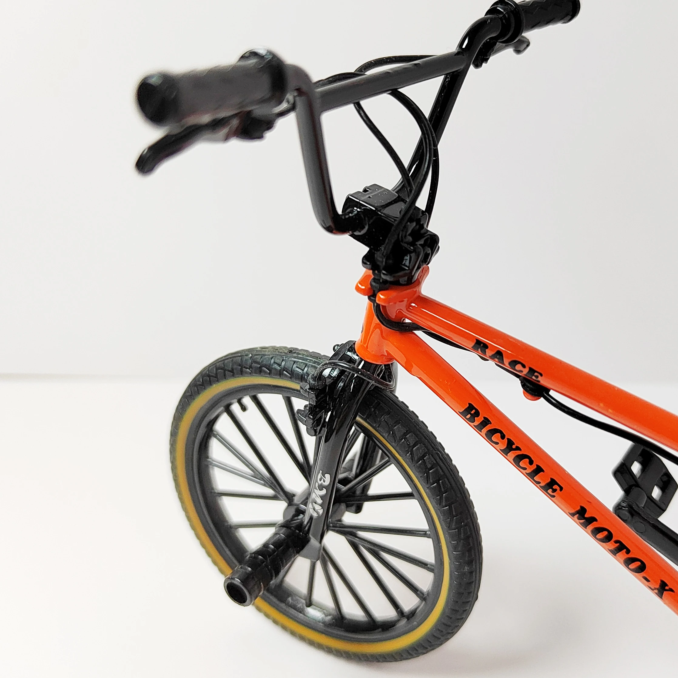 1:8 Mini Model Colourful Alloy Off-Road Bicycle Finger Bike Model Mountain Bike Toy Ornament Collection Gift for Children Boy