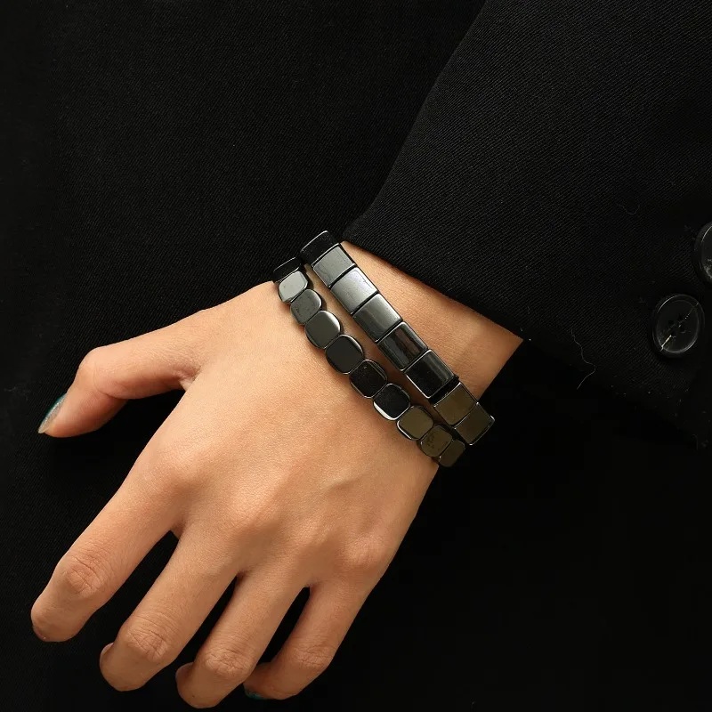 Hämatit-Armband für Männer Schwarzer Stein Geometrische Perlen Armband Quadratischer Hämatit-Anhänger Minimalistischer Schmuck Herren Handaccessoires