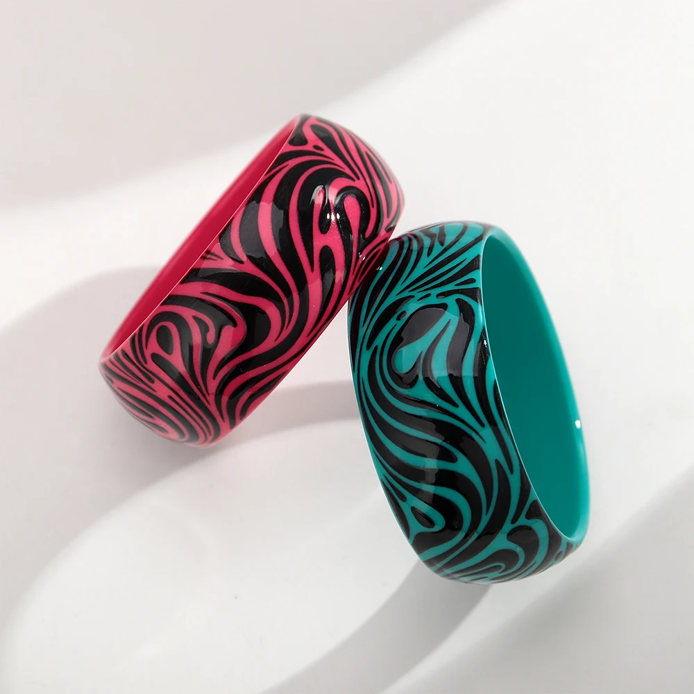 Modische Breite Unregelmäßige Gestreifte Manschettenarmbänder aus Kunstharz für Frauen Neue Acryl-Chunky Geometrische Runde Armreifen Retro-Schmuckgeschenke – Detail 8