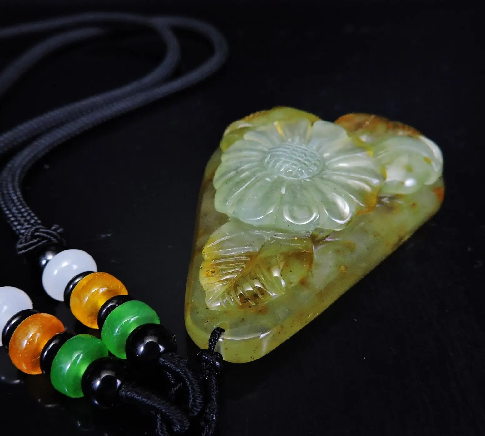 Jade Jewelry Natural Jade Pendant Necklace Hand-Carved daisy flower Jadeite Necklace Pendant Gift No Treatment 565i