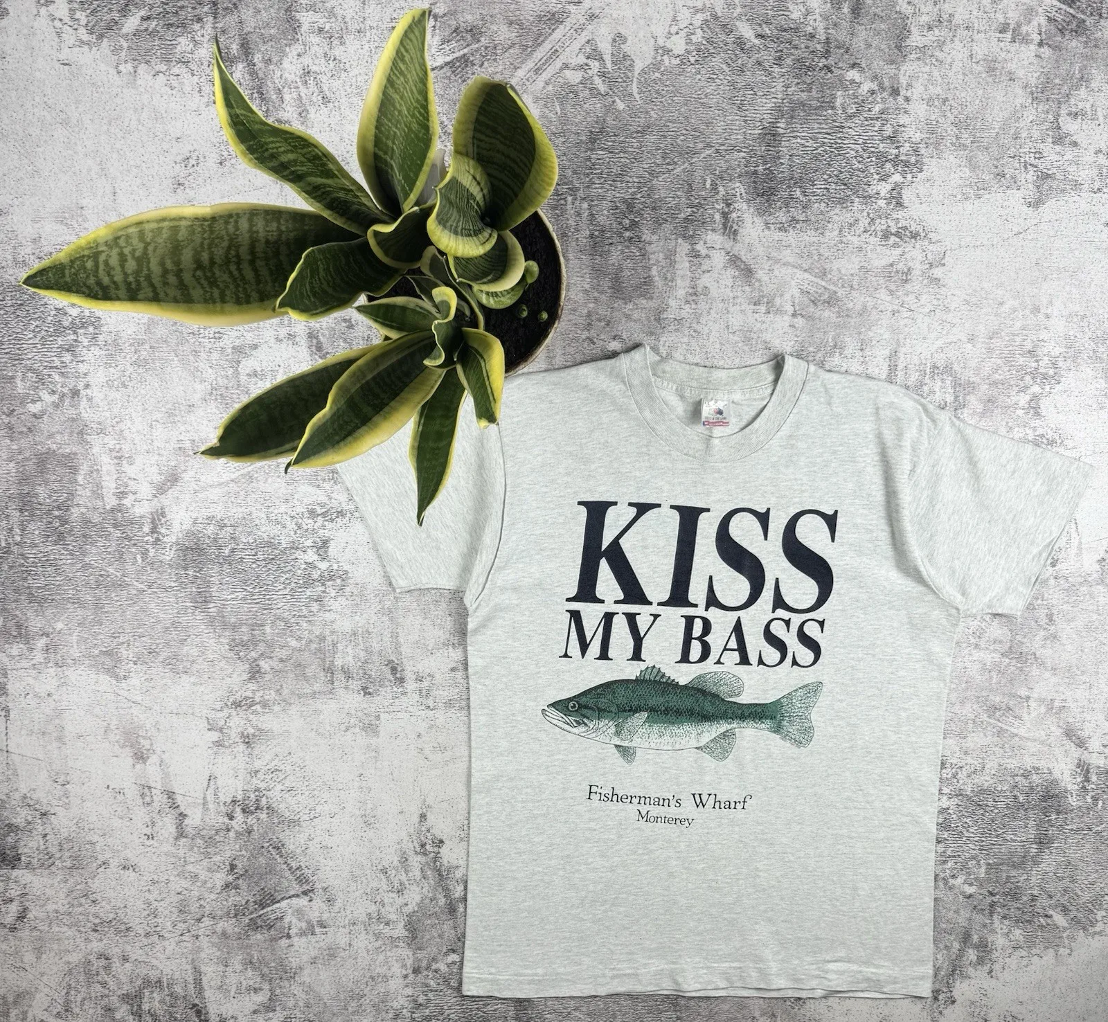 Vintage Kiss My Bass 90er Jahre Humor Crazy Grey Fisherman Merch Jersey T-Shirt