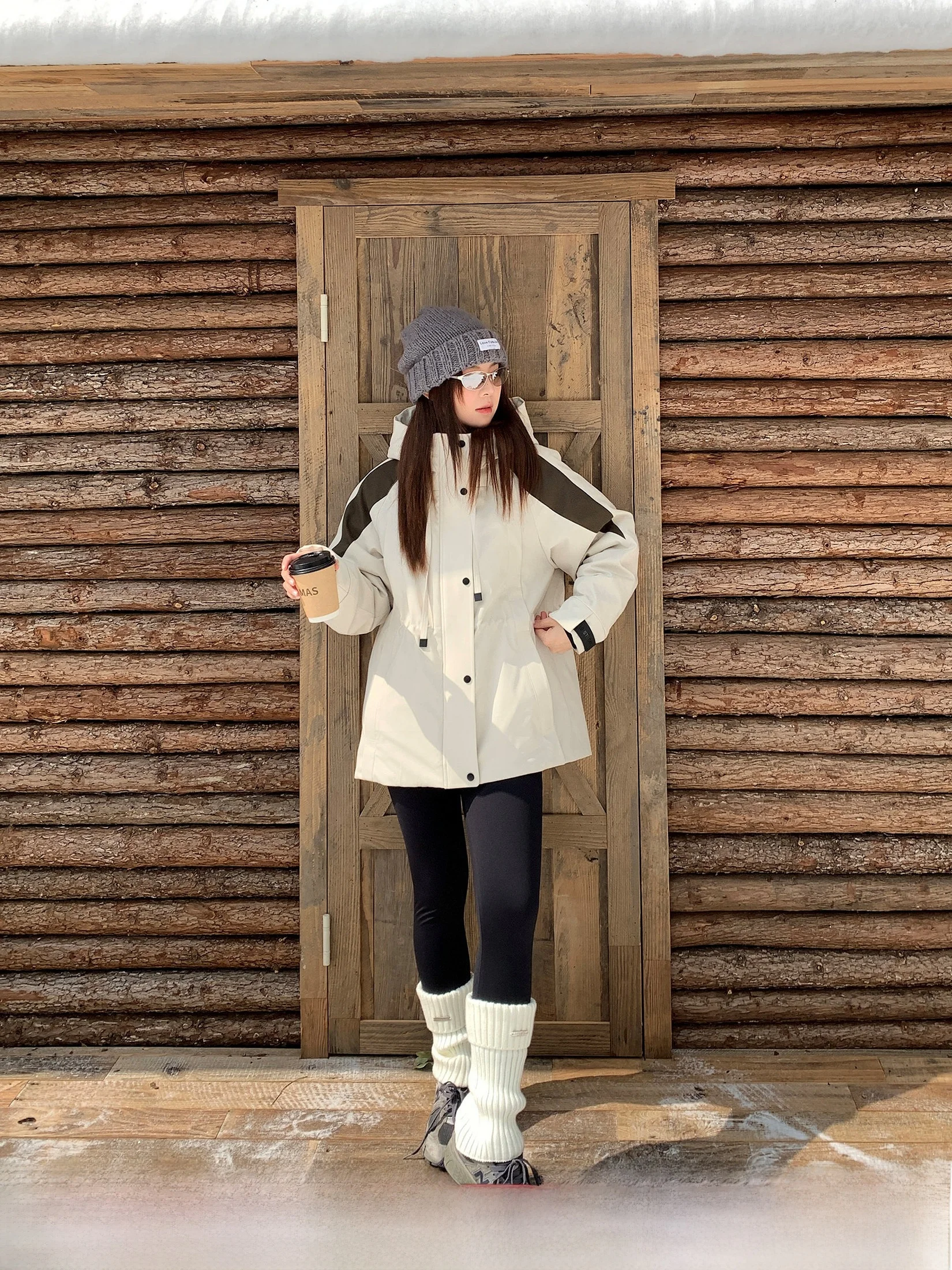 Calidez y estilo: Chaqueta de invierno Li Xiaoxiao para mujer, abrigo acolchado con capucha, ropa exterior informal inspirada en el trabajo para clima frío