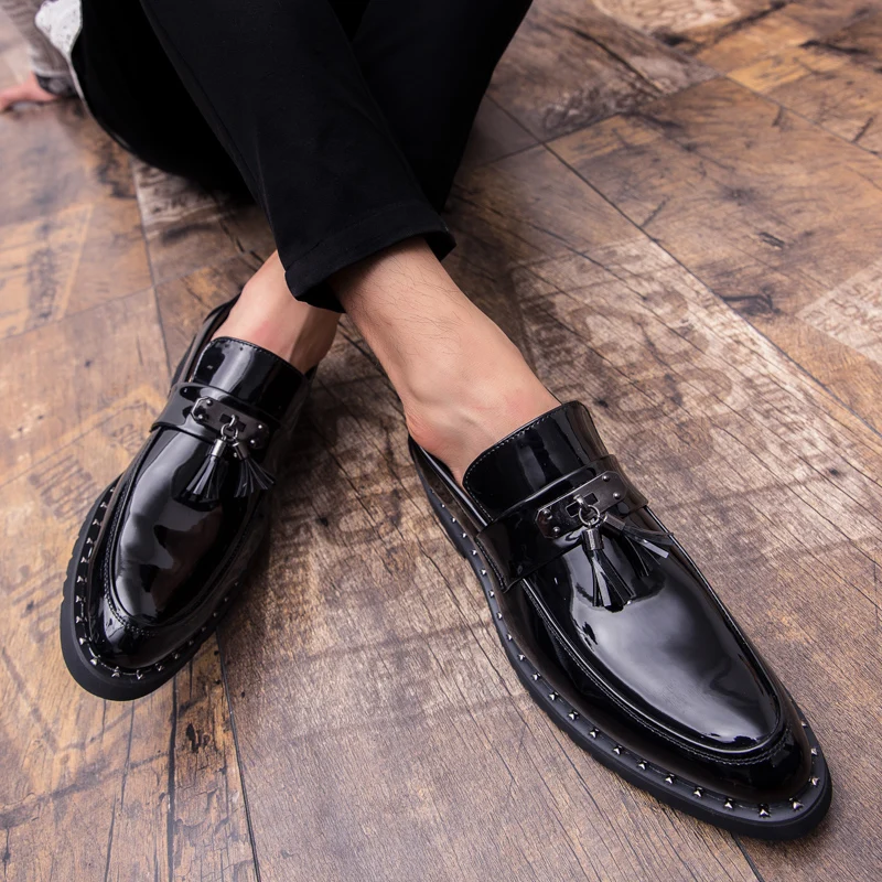 

Classic Black Patent Leather Loafers Men Metal Buckle Tassel Decoration British Style Business Formal Pointed Men Leather Shoes