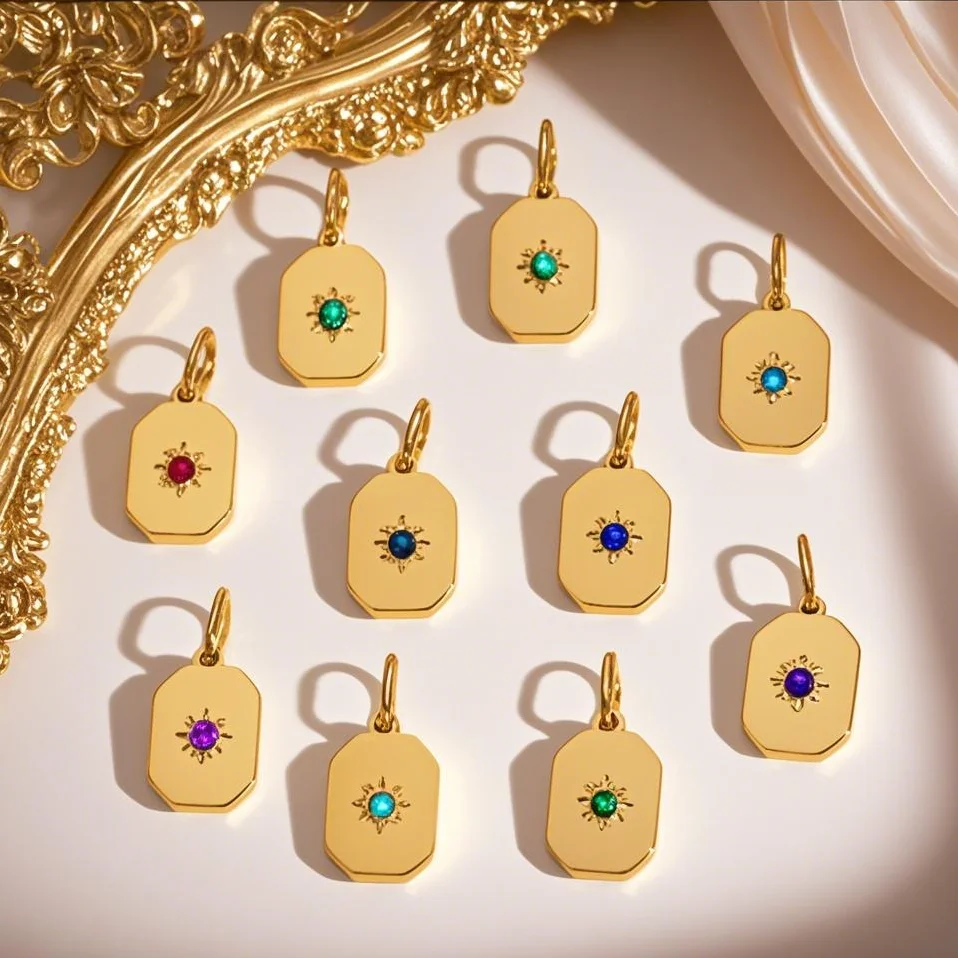 Neuankömmling 12. Geburtsmonat Blumendesign vergoldeter 316L Edelstahl Anhänger Charms DIY Schmuck Halskette als Geburtstagsgeschenk