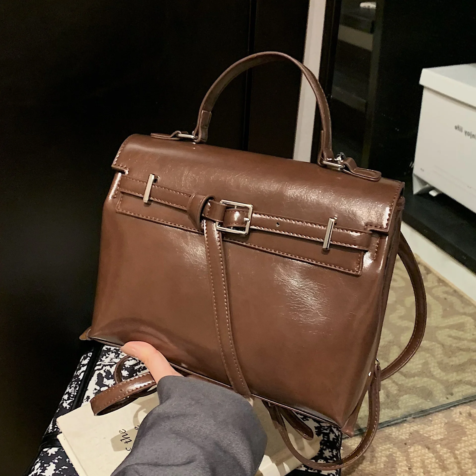 

2025 New Classic Casual Versatile Women's Personalized Design Creates A Solid-color Simple Tote Bag
