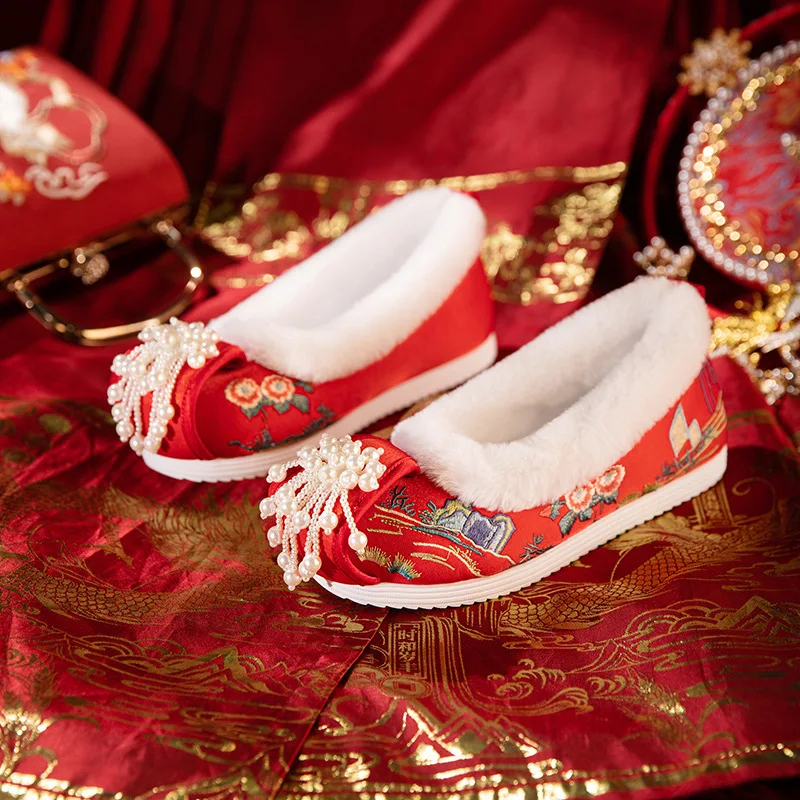 

CY384 2024 Winter New Style Embroidery Bride Red Embroidered Shoes Chinese Wedding Retro Hanfu Shoe