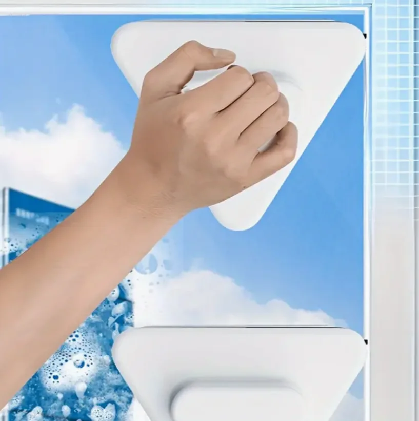 

High-Rise Glass Cleaning Device - Magnetic Double-Sided Window Wiper with Plastic Handle for Streak-Free Shine