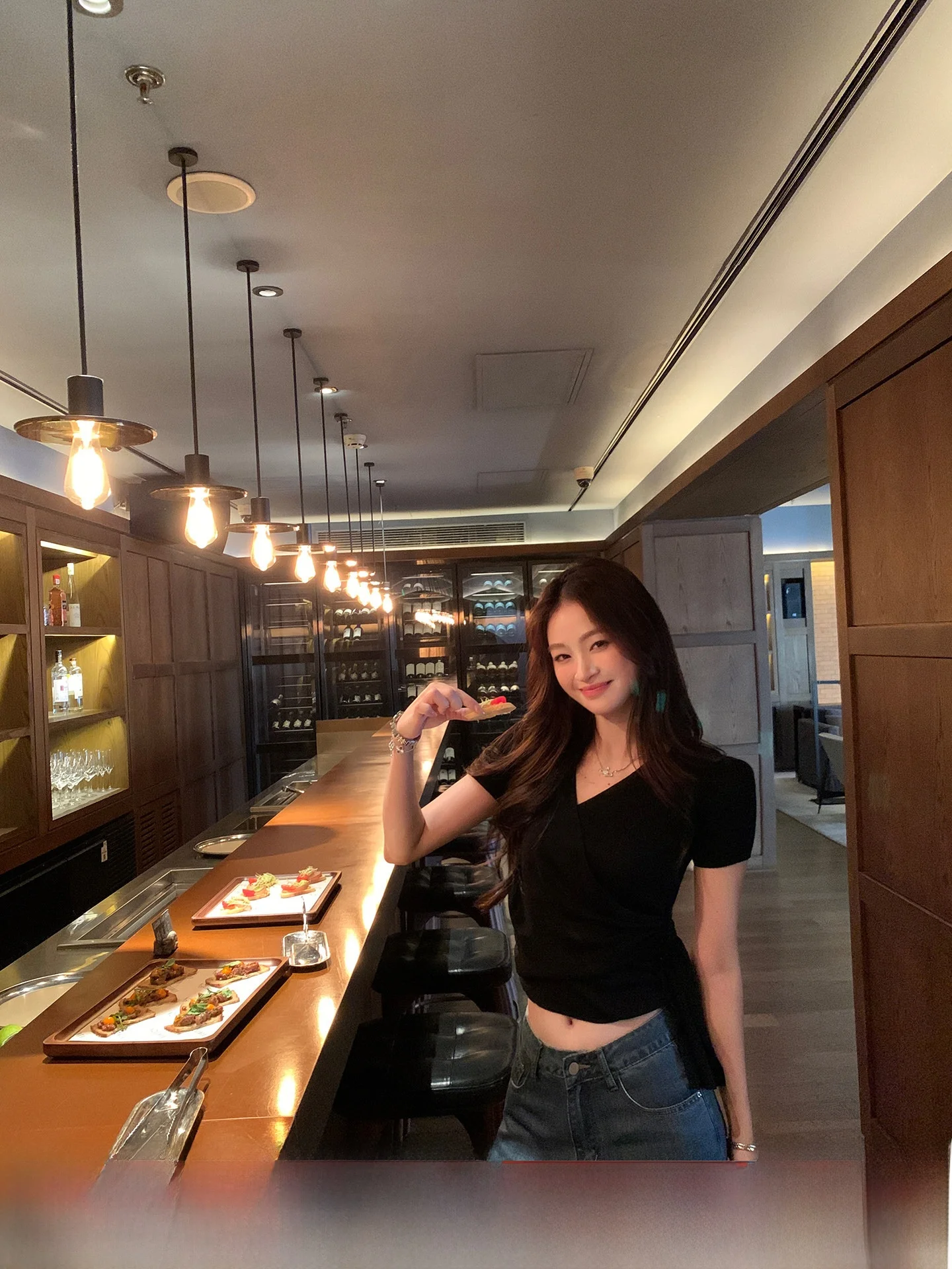 

Anneop mat V-Ne Cross ort Sve Knitted T-irt Women Slim Fit ort Design Sense Top for Commute Korean Sle