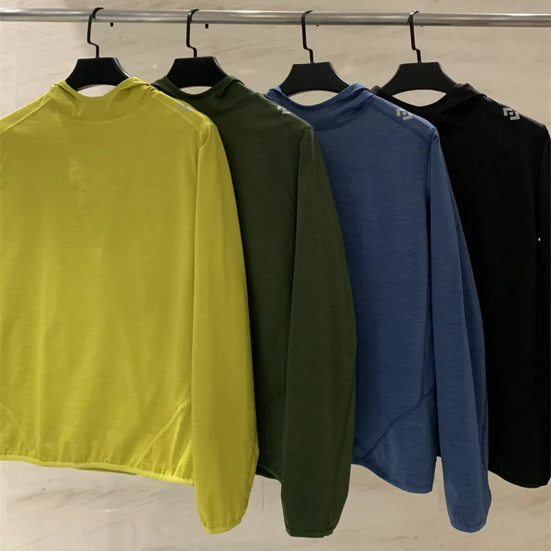 

Men's Dynamic Fit Hooded Long Sleeve, Quick-Dry & Breathable High-Stretch Shirt for Spring Summer Outdoor