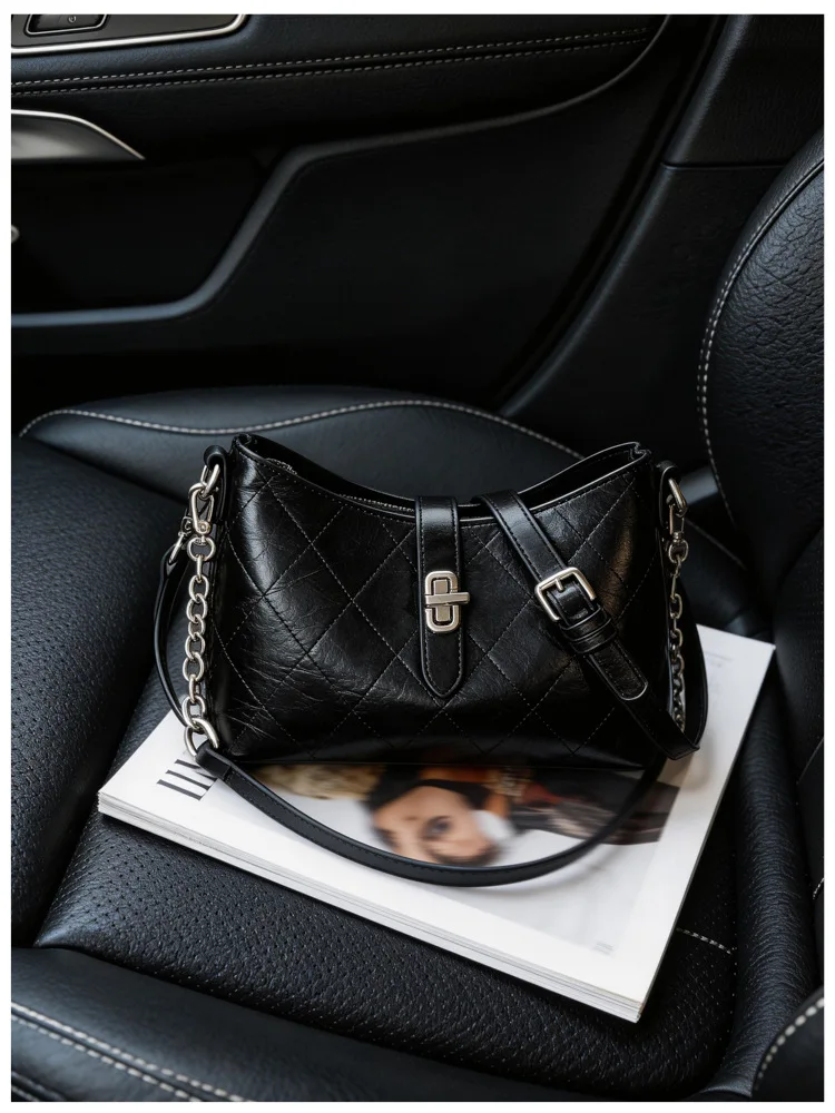 2026-new-luxury-trend-oriented-texture-women's-underarm-bag-made-of-pu-material-with-chain-strap-single-shoulder-bag-retro-a