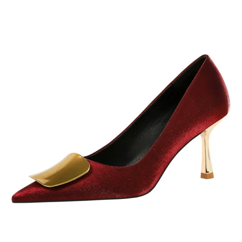 

Высококачественные атласные женские туфли на высоком каблуке с металлическими украшениями, дизайнерские женские туфли-лодочки с острым носком, 2026, удобная офисная официальная обувь