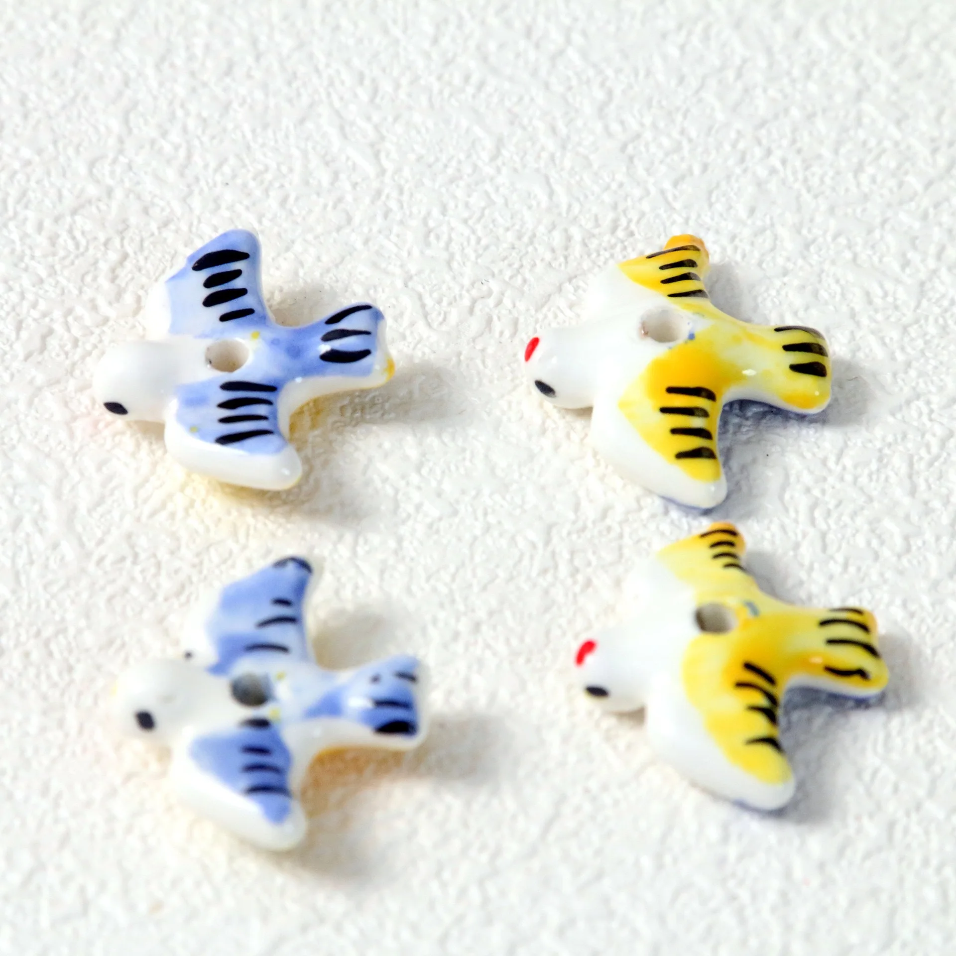 

Peace Dove 3D Simulation Hand drawn Swallow Dove Ceramic Bead DIY Jewelry Accessories Bracelet Pendant Pendant Material