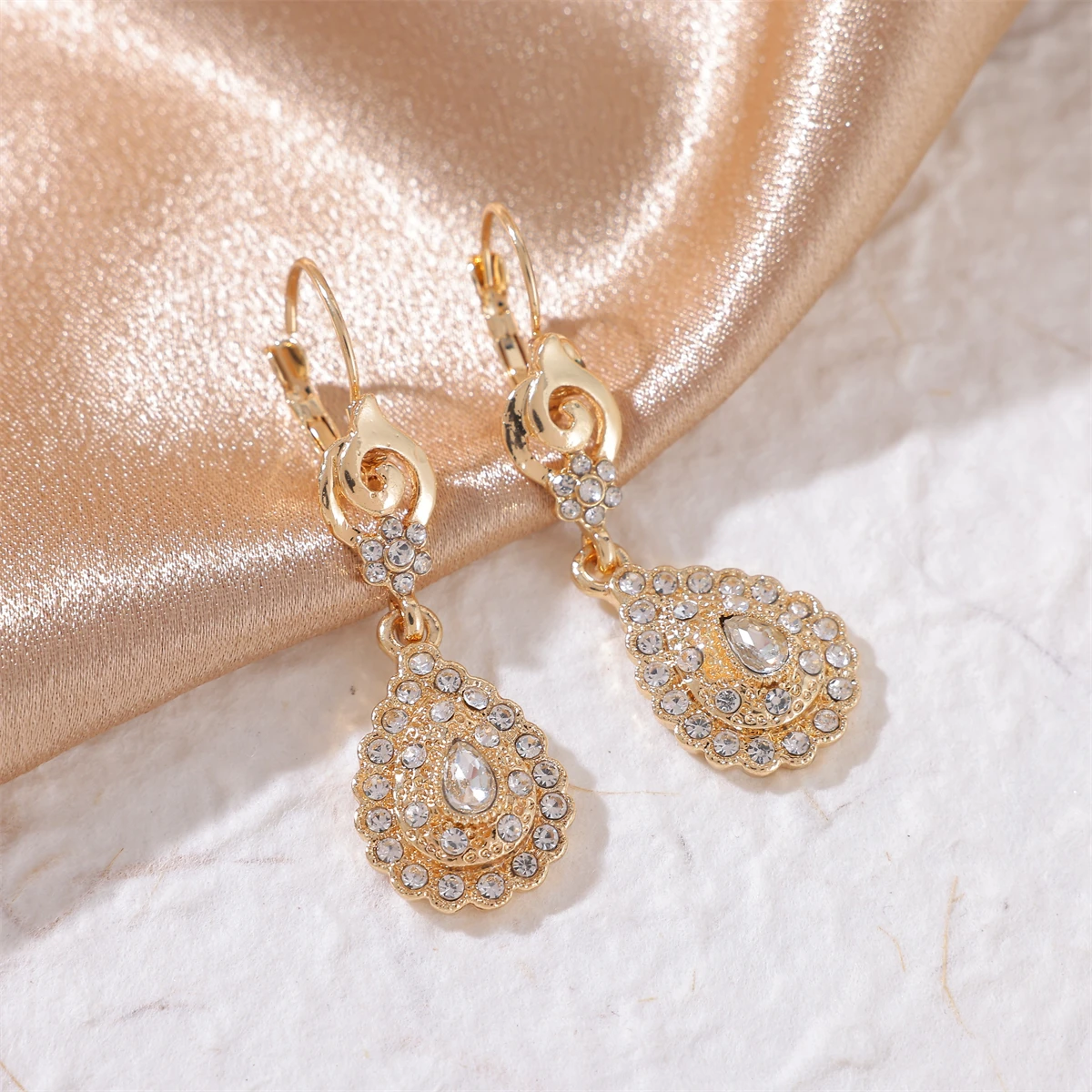 A Pair Of Earrings Moroccan Bride Jewelry Water Drop Rhinestones Ear Accessories