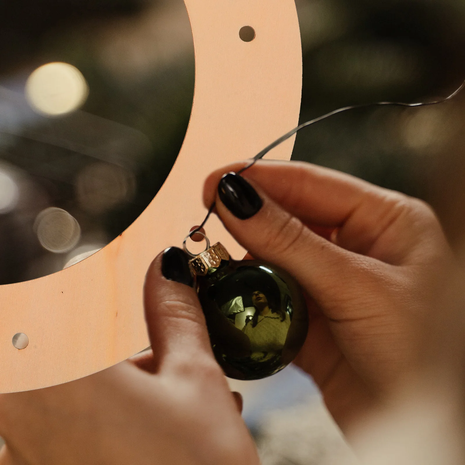 

12Pcs Wood Made Wreath Frames with Multiple Holes for Easy Decoration DIY Wreath Form Rack for Festive Gift Crafting