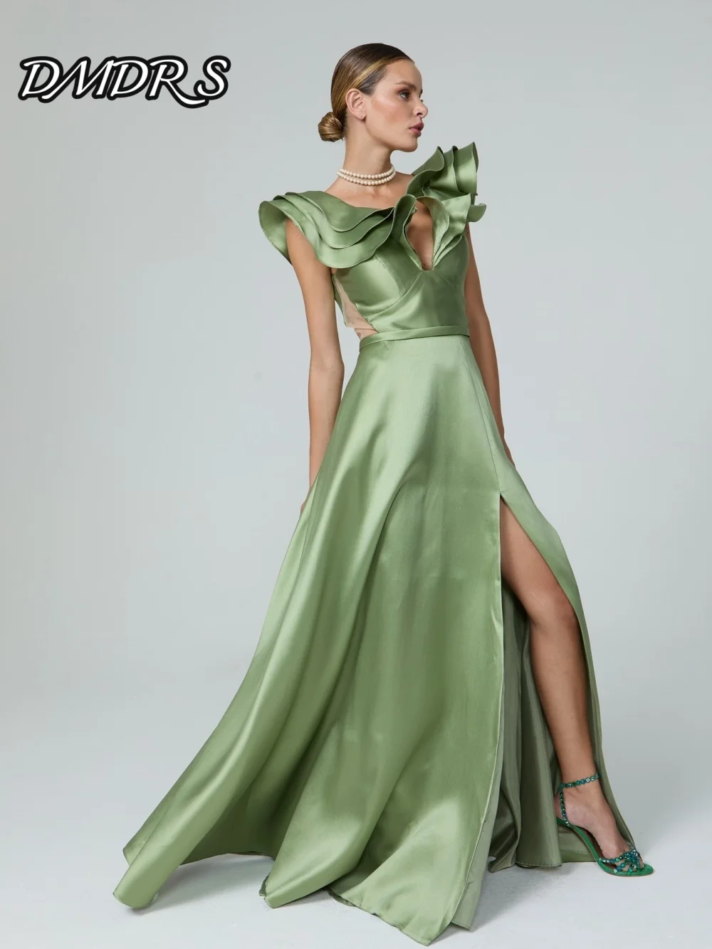 로맨틱 딥 브이넥 이브닝 드레스 매력적인 새틴 A 라인 파티 드레스 클래식 하이 슬릿 바닥 길이 파티 드레스 فساتين سهرة