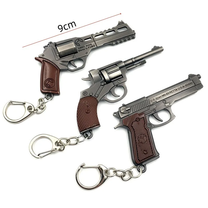 Game Gun Model P92 R45 R1895 Pendant Cosplay Anime Revolver Weapon Metal Backpack Keychain Halloween Party Decor Collection Gift