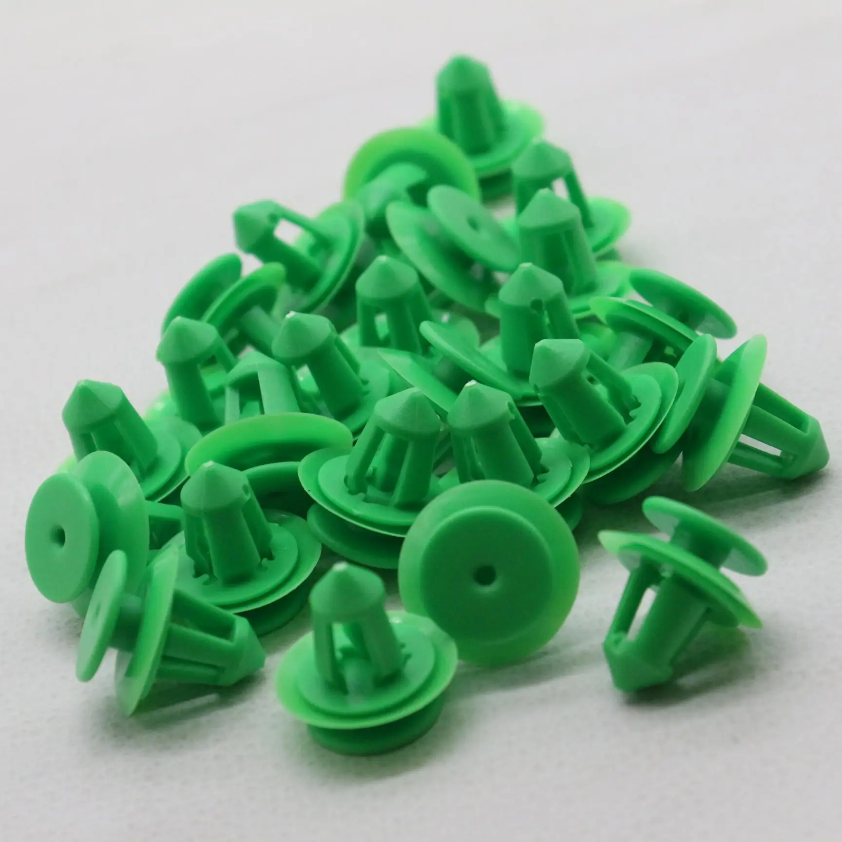 

25 Pieces Green Nylon Door Trim Retainer Mounting Clips With Grommets For Mercedes Metris Sprinter 2500 3500 2010-2022