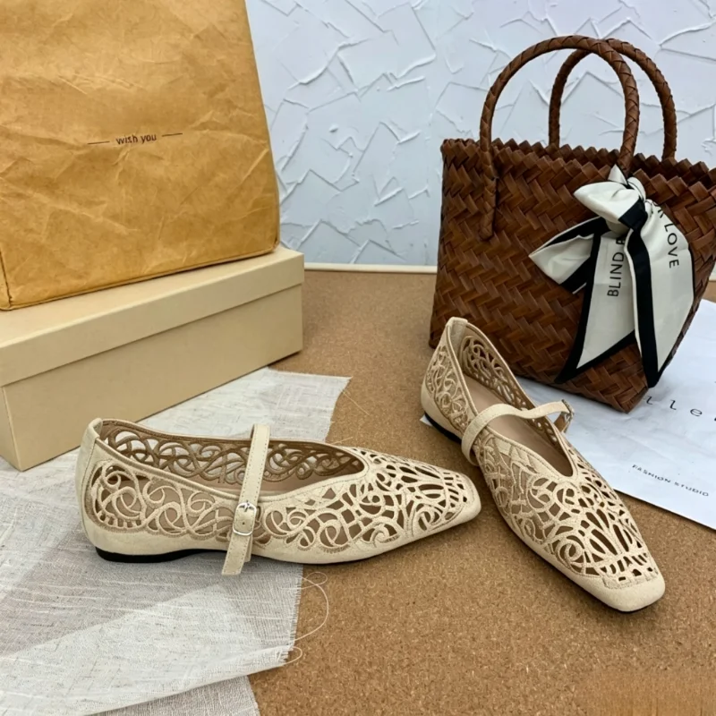 Damen Mary Jane Flats mit Hohlmuster, Quadratischer Zehenpartie, Einzelriemen und Schnalle, Atmungsaktive Sommer-Freizeitschuhe, Ballerinas – Detail 4