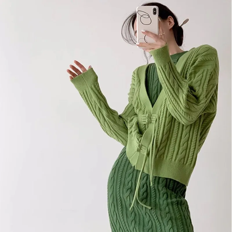 Dark Light Green Contrasting Knitted Dress Set For Women\'S Autumn And Winter New Chinese Style Buckle Design Knitted Vest Dress