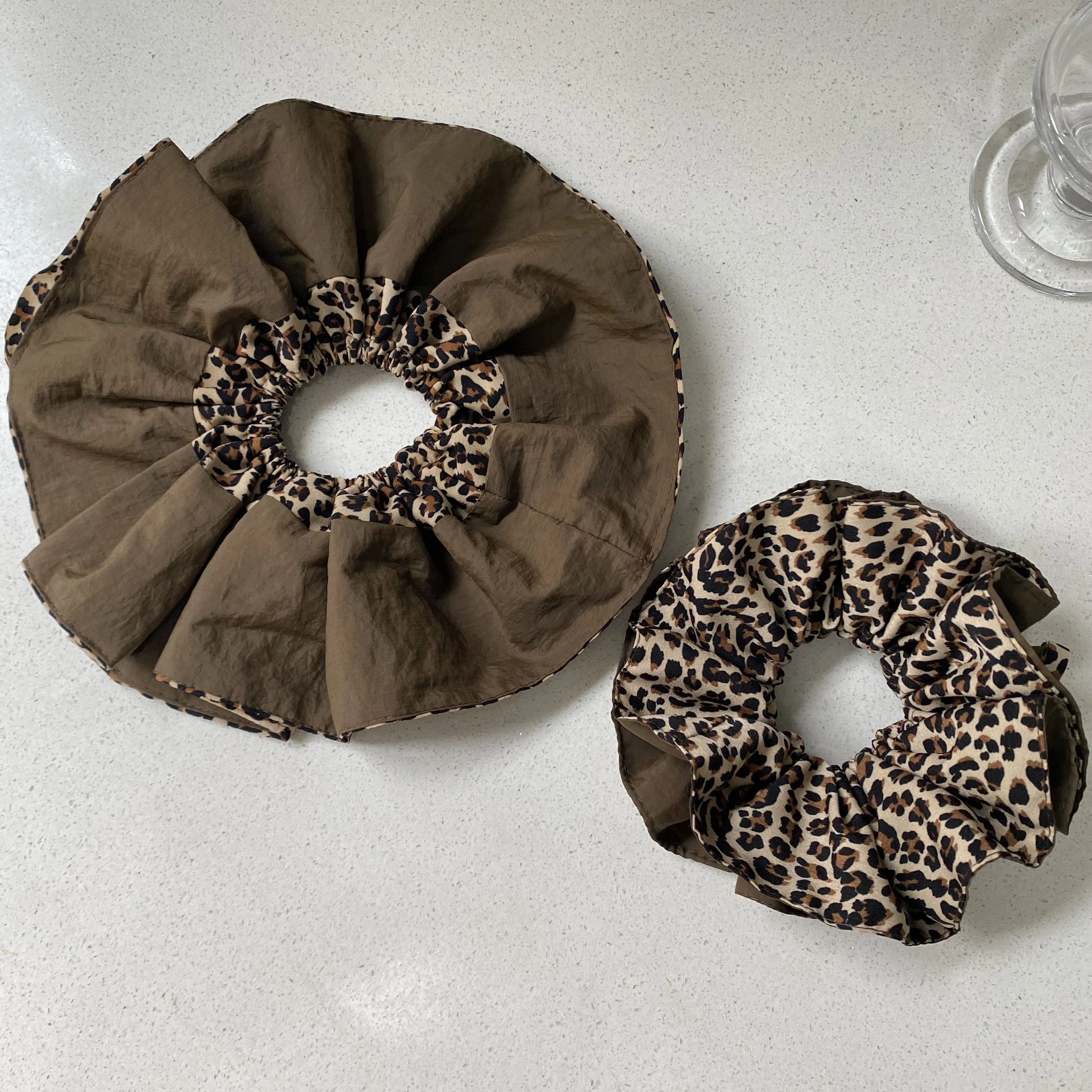 1 قطعة مجموعة توك شعر بطبعة الفهد ، أحجام كبيرة وصغيرة ، ربطات شعر أنيقة للنساء ، إكسسوارات شعر عصرية بطبعة حيوانات