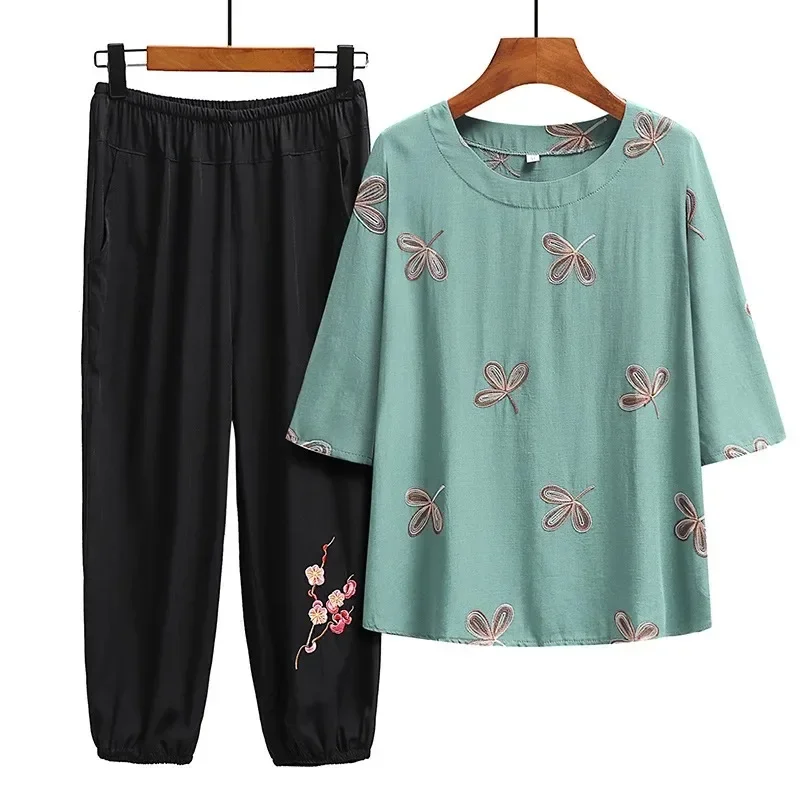 Loose Cotton and Linen Suit Women Middle-aged and Elderly Medium-sleeved T-shirt Embroidered Top Leisurely capri pants Pajama
