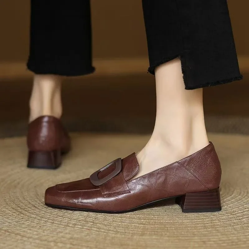 Modische Damenschuhe mit quadratischer Schnalle, Designer-Modell, Frühling 2026, Retro, einfarbig, Freizeitschuhe, Alltag, Büro, Shopping, Damen-High-Heels – Detail 6
