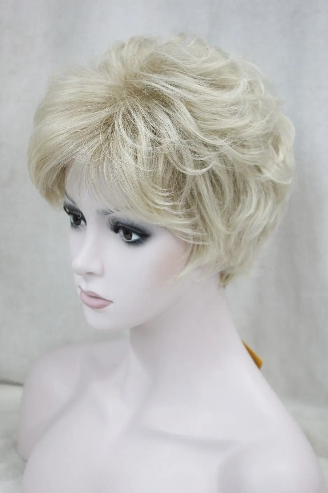 

fashion cute blonde mix short curly/wavy synthetic women's wig for everyday