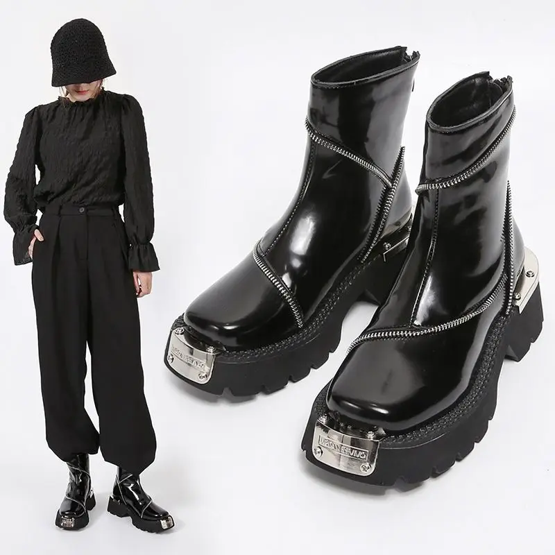 

Autumn and Winter New Small Chelsea Thick-soled Square Head Zipper Women's Retro Fashion Personalized Glossy Short Boots