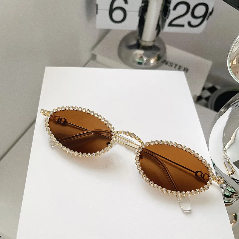 Crystal Stones Decoration Sunglasses for Men Women Oval Shape Designer Sunglasses Fashion Trendy Outdoor Sun Glass
