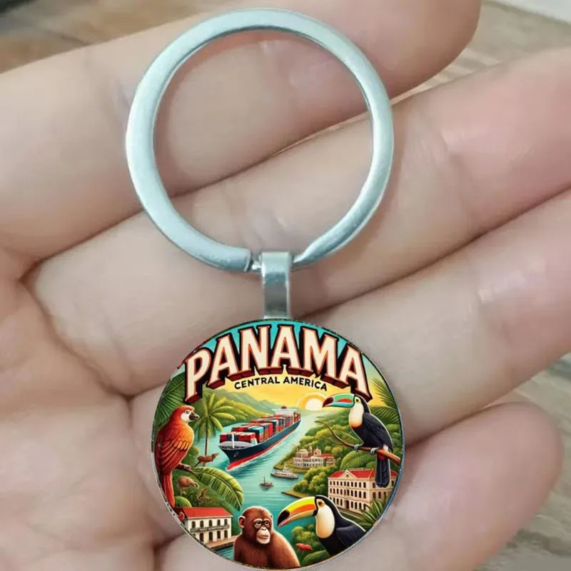 El llavero con temática del "Canal de Panamá y del ecosistema tropical", un espacio centrado en el Canal de Panamá para los entusiastas del turismo, es