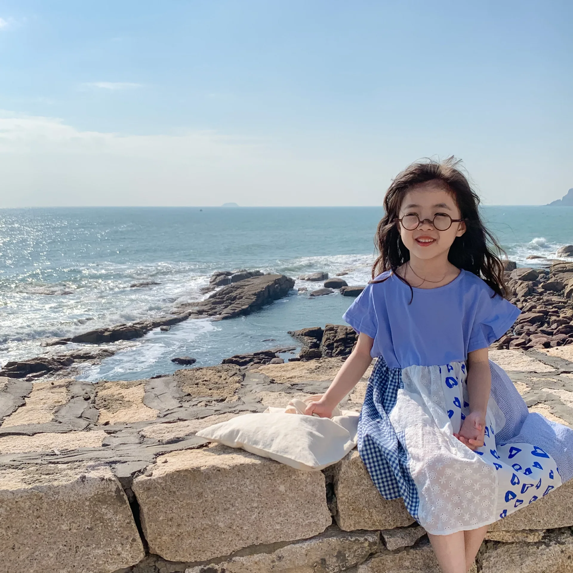 

Новинка лета 2022, трикотажное платье контрастных цветов для девочек, крутая трендовая Корейская версия, точечное